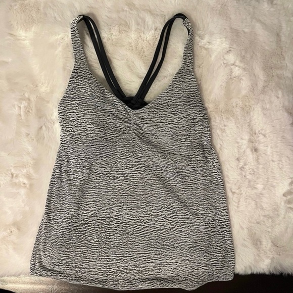 Lululemon movement to movement 2 in 1 tank - Picture 1 of 3